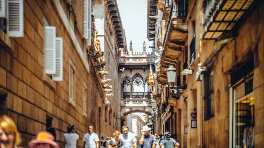 28 Lugares para Ver y Visitar en Barcelona y Qué Hacer en Ellos 5 barrio-gotico-de-barcelona