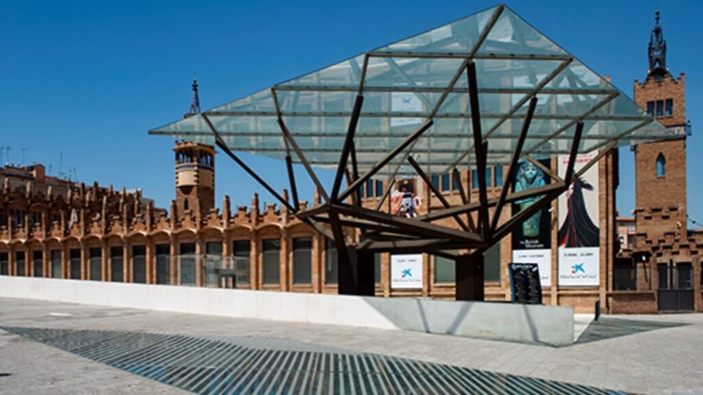 28 Lugares para Ver y Visitar en Barcelona y Qué Hacer en Ellos 22 caixaforum-de-barcelona
