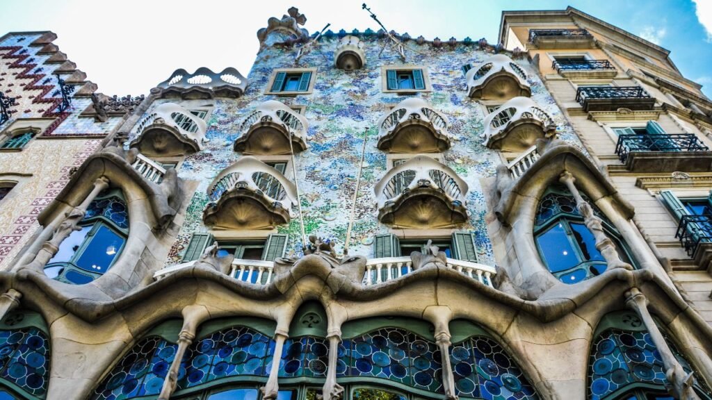 28 Lugares para Ver y Visitar en Barcelona y Qué Hacer en Ellos 7 casa-batllo-de-barcelona