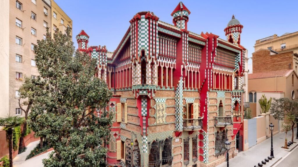 28 Lugares para Ver y Visitar en Barcelona y Qué Hacer en Ellos 26 casa-vicens-de-barcelona