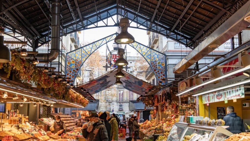 28 Lugares para Ver y Visitar en Barcelona y Qué Hacer en Ellos 28 mercado-de-la-boqueria-de-san-antoni