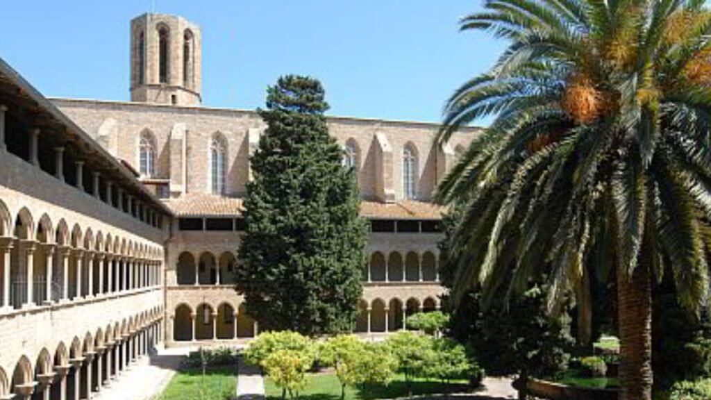 28 Lugares para Ver y Visitar en Barcelona y Qué Hacer en Ellos 23 monasterio-de-pedralbes-de-barcelona