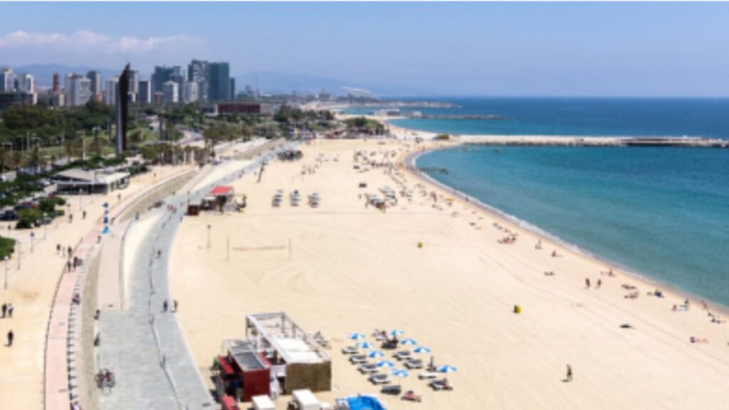 28 Lugares para Ver y Visitar en Barcelona y Qué Hacer en Ellos 27 playa-bogatell-de-barcelona