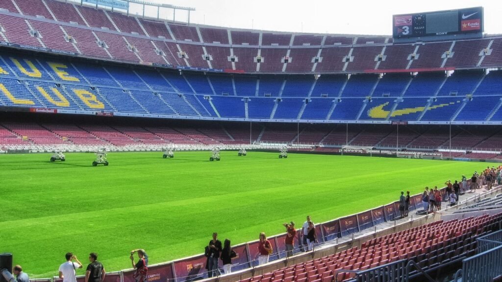 28 Lugares para Ver y Visitar en Barcelona y Qué Hacer en Ellos 9 tour-camp-nou