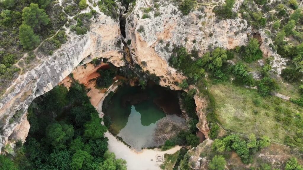 Explora la misteriosa cueva de las palomas en Yátova y descubre su fascinante historia 1 Explora la misteriosa cueva de las palomas en Yátova y descubre su fascinante historia 1