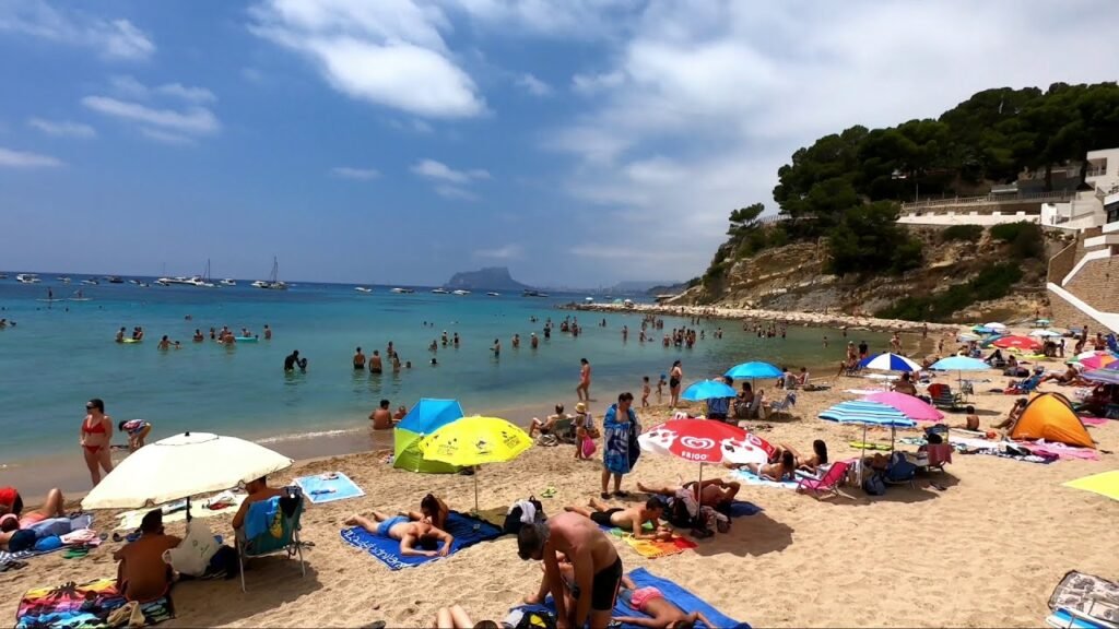 Explora la belleza natural de la Playa del Portet de Moraira: Tu guía completa de playas en la Costa Blanca 1 Explora la belleza natural de la Playa del Portet de Moraira: Tu guía completa de playas en la Costa Blanca 1