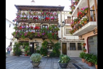 Descubre los pueblos más bonitos cerca de Candeleda: Un paseo lleno de encanto 9